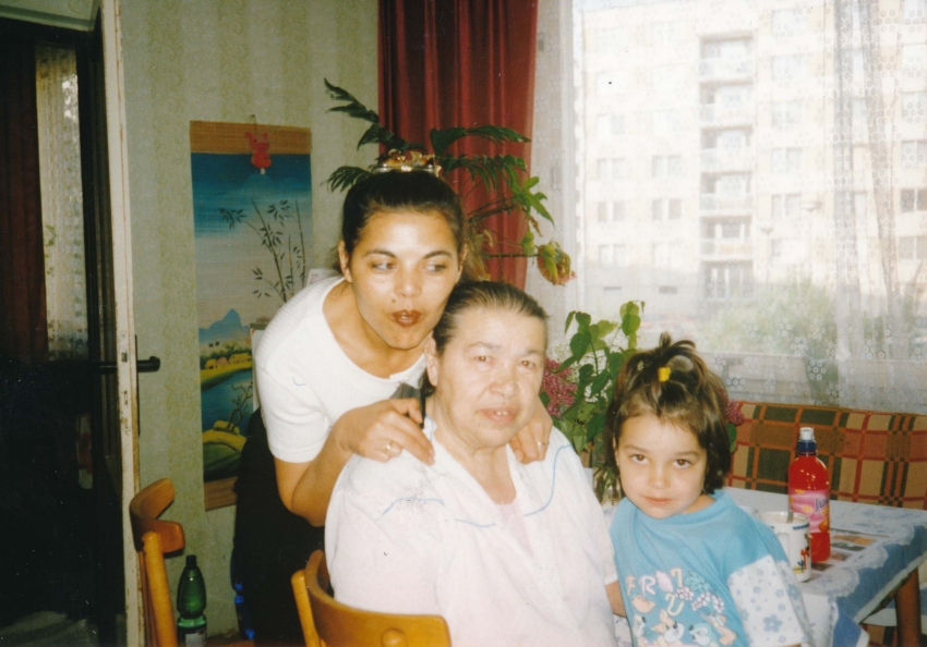 Růžena Ďorďová s matkou a neteří. Zdroj: archiv pamětnice