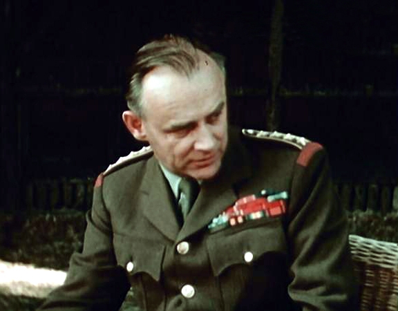 Plukovník František Moravec v exilu na zahradě u Benešů. Zdroj: Česká televize