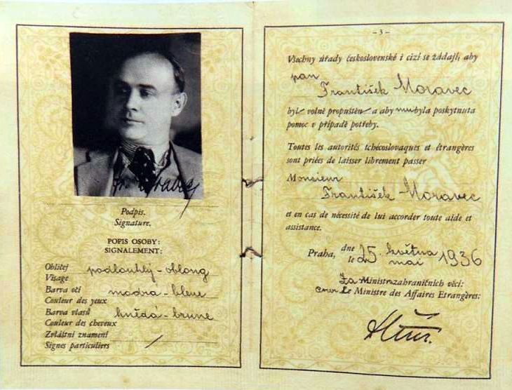 Diplomatický pas Františka Moravce z roku 1936. Zdroj VHÚ
