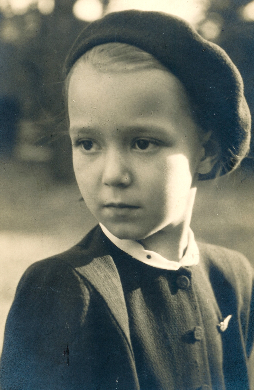 Charlotta Kotíková, tehdy Pocheová, roku 1947. Autorem fotografie je možná Josef Sudek. Zdroj: archiv pamětnice