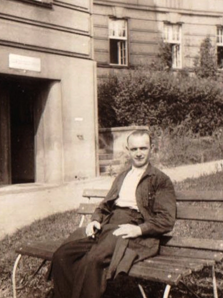 Josef Pánek, otec Květoslavy Neradové, na Albertově. Zdroj: archiv pamětnice