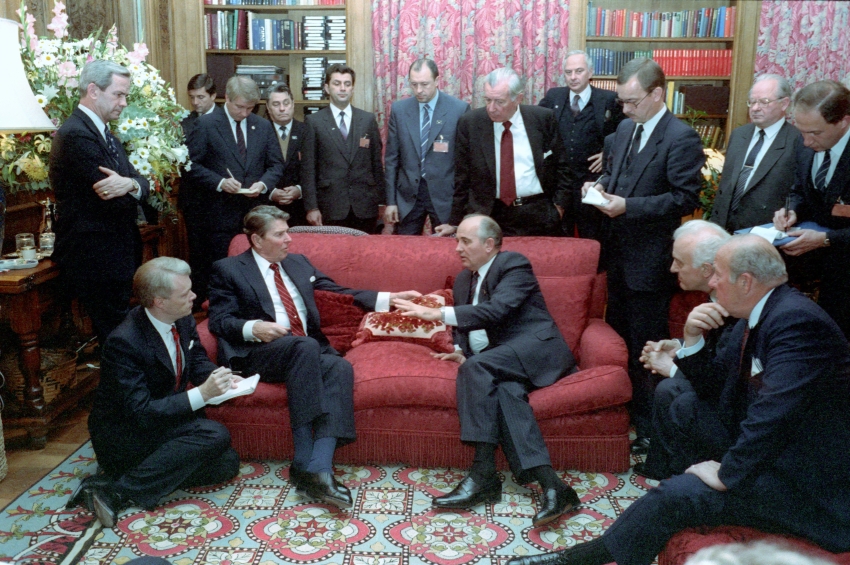 Z prvního summitu Reagan – Gorbačov v roce 1985 v Ženevě. Zdroj: Reagan White House Photographs/Wikipedia Commons
