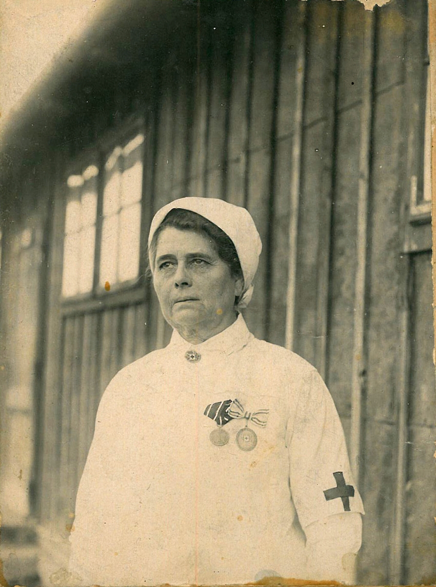 Babička Joanna Wolfová při práci s nemocnými cholerou za první světové války. Zdroj: archiv pamětnice