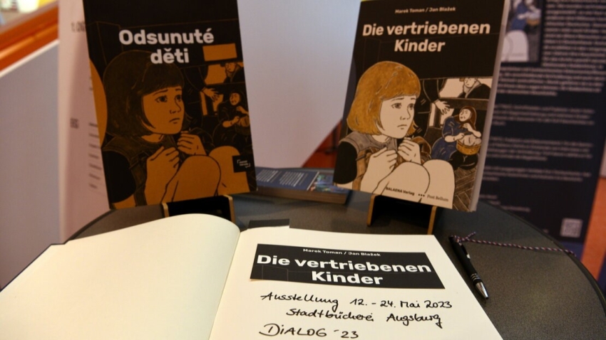 Z představení německého vydání knihy Odsunuté děti v Augsburgu. Zdroj: augsburg.de