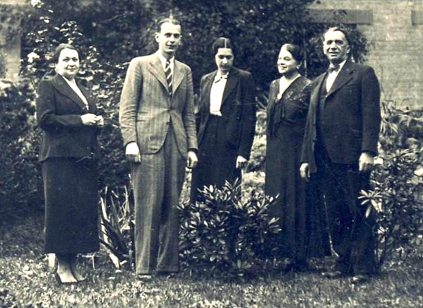 Růžena (zcela vlevo) se svou rodinou, zleva sourozenci Vladimír a Jiřina a rodiče Růžena a Bohumil. Zdroj: archiv Andreje Gjuriće