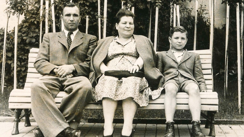 Marie a Petr Rehákovi se svým synem Petrem Rehákem mladším. Zdroj: archiv pamětníka