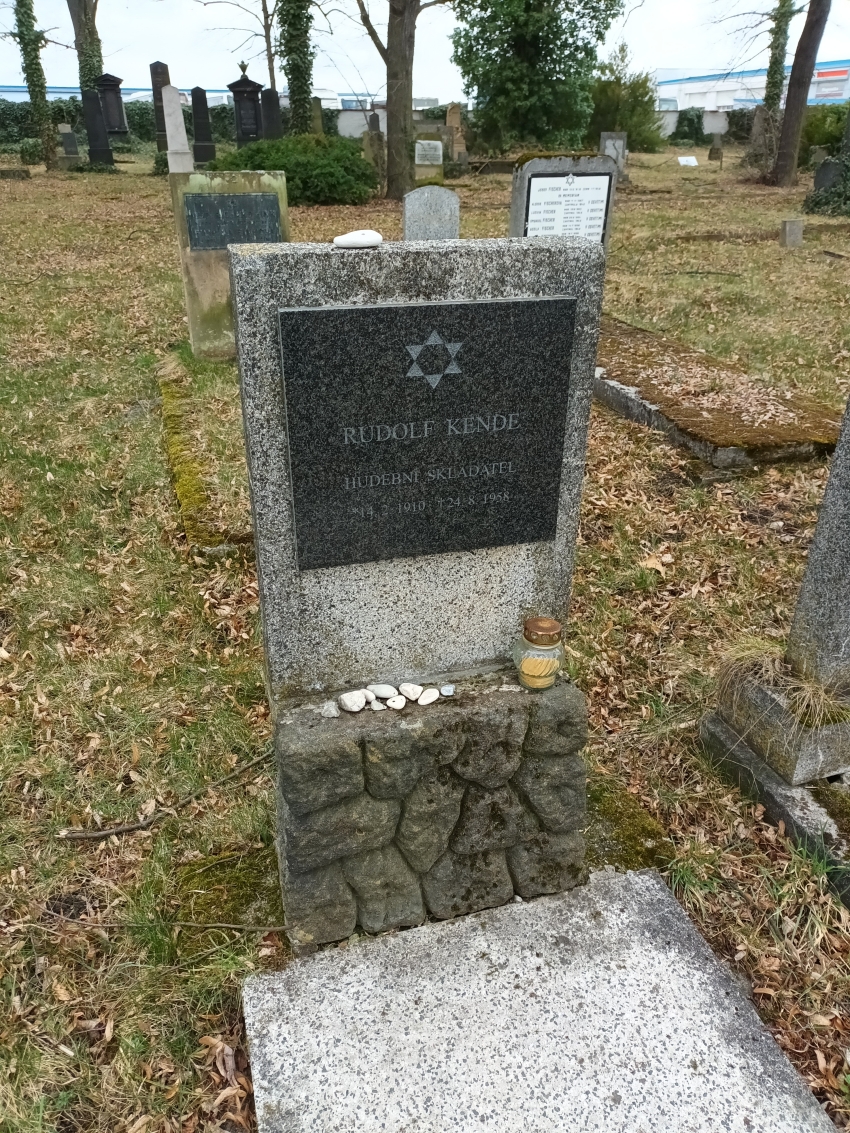 Hrob Rudolfa Kendeho na budějovickém židovském hřbitově. Zdroj: Jan Ciglbauer