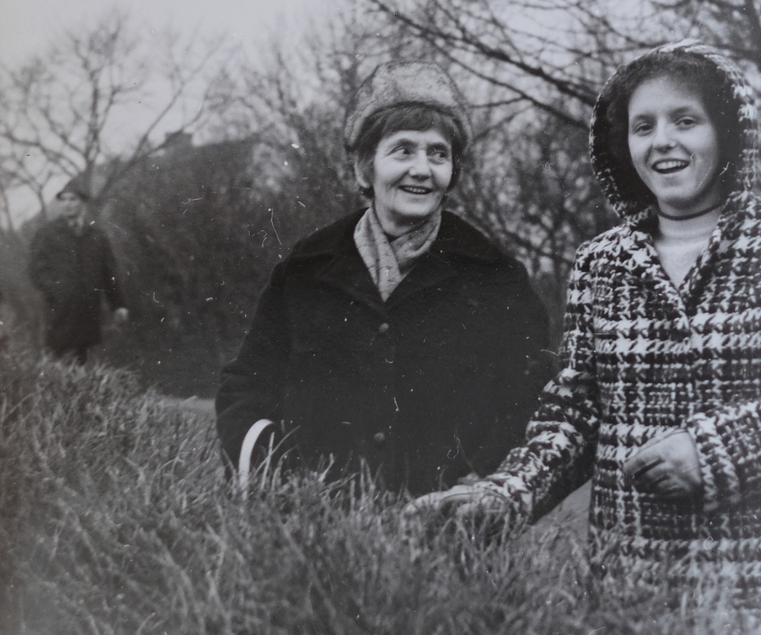 Soňa Balcárková se svou maminkou Inkou, kolem roku 1970. Zdroj: archiv pamětnice