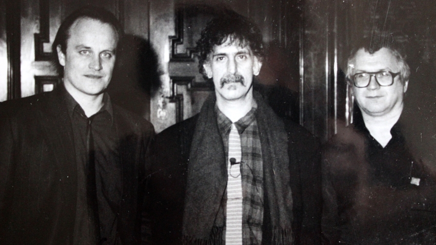 Michael Kocáb, Frank Zappa a Ivan Martin Jirous (1990). Zdroj: archiv pamětníka