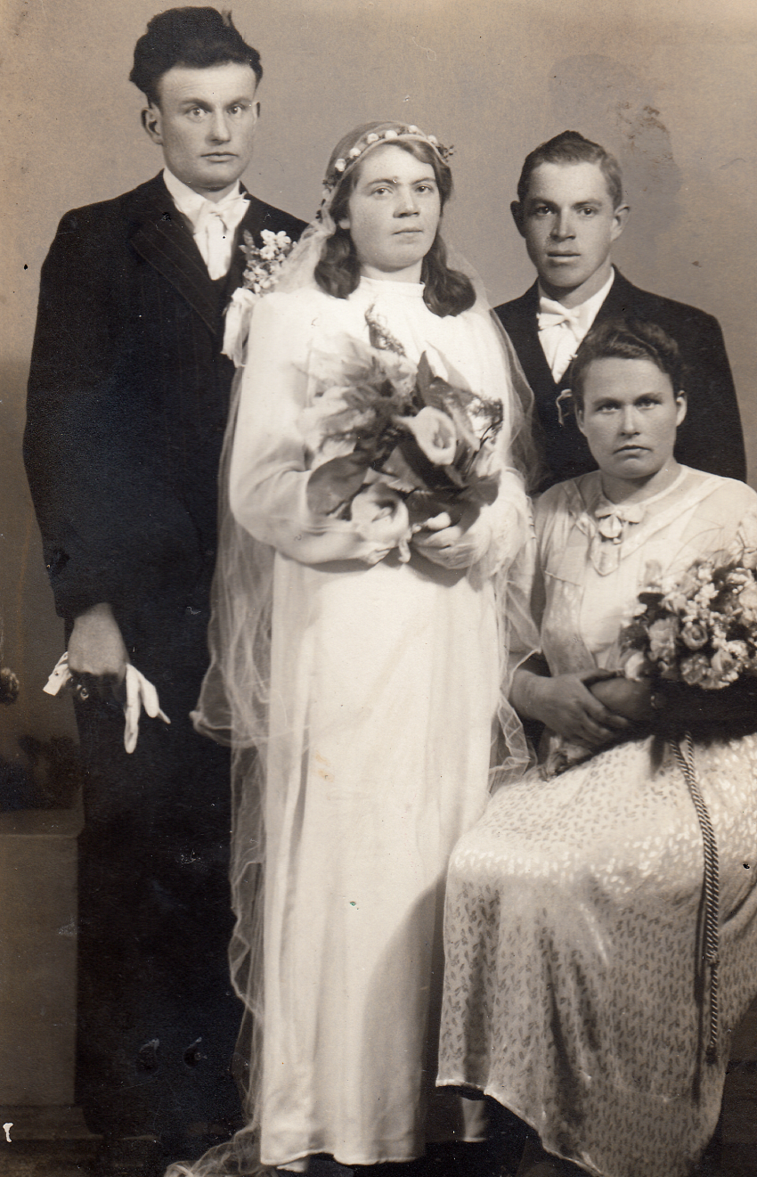 Svatba rodičů, 1942. Zdroj: archiv pamětníka