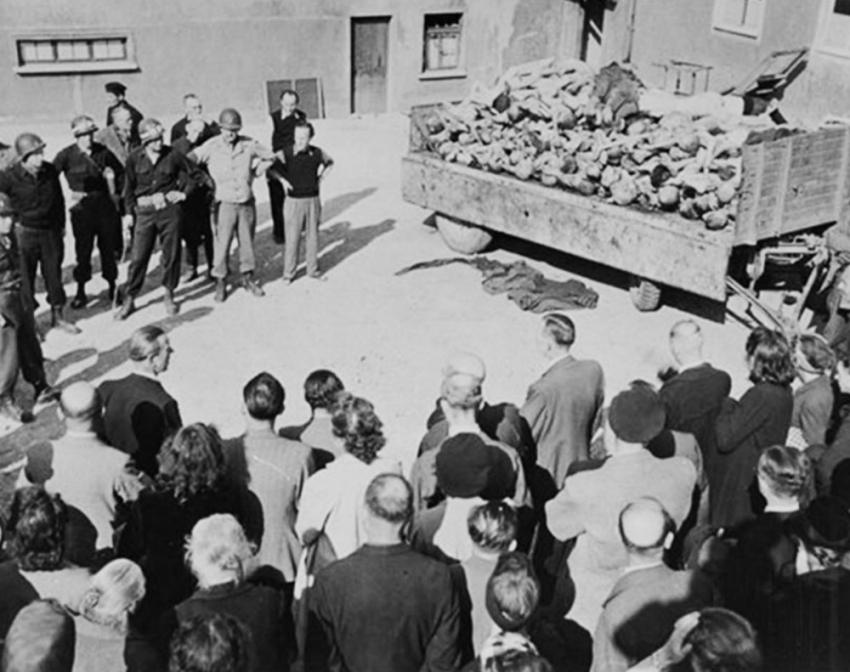 Americká armáda v koncentračním táboře Buchenwald po osvobození. Foto: Paměť národa/archív Naftali Fürsta