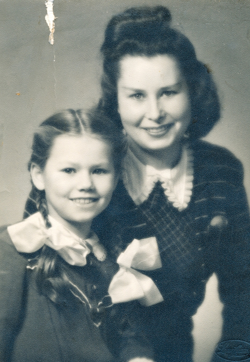 Šťastné shledání Elżbiety Grosseové s maminkou po válce.