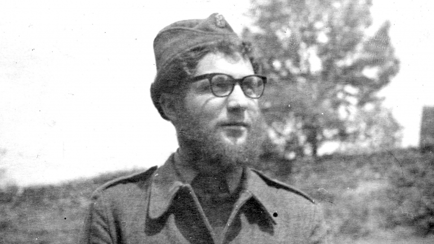 Ilja Hradecký u silničního vojska, 60. léta. Zdroj: archiv pamětníka