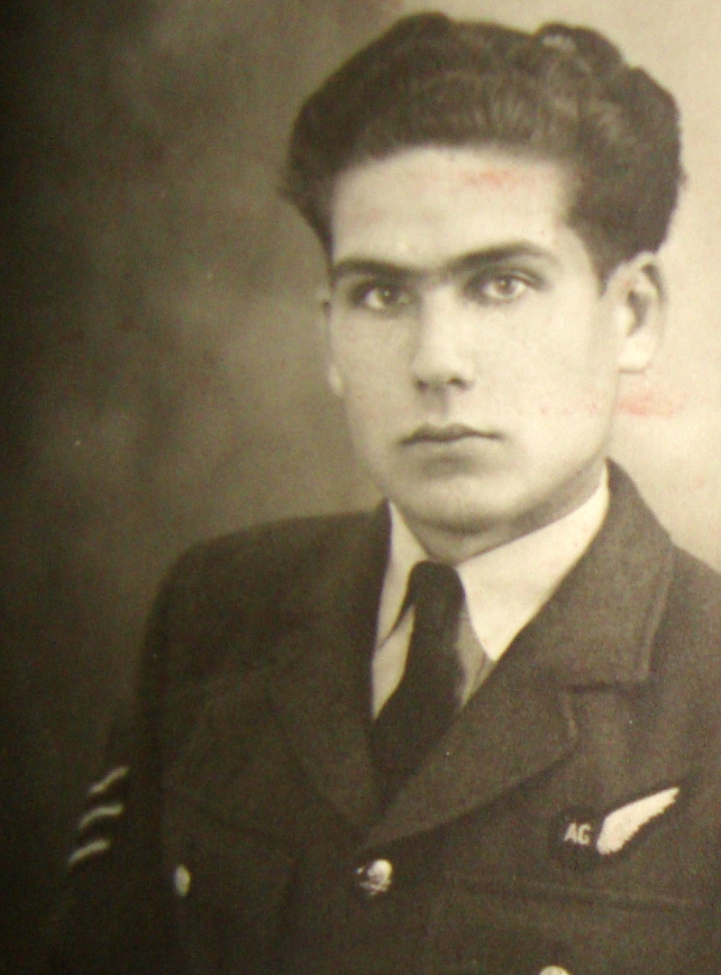 Jiří Pavel Kafka v uniformě RAF. Foto: Paměť národa