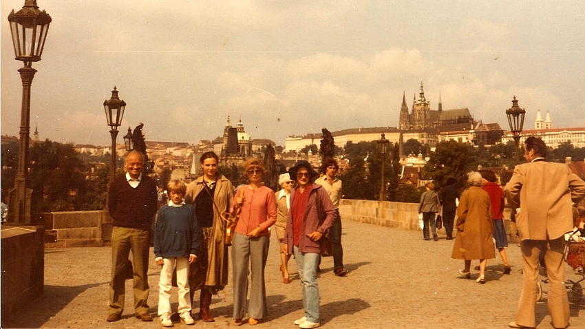 Jarmila Stibicová a lidé z Amnesty International, Praha, 80. léta. Zdroj: archiv pamětnice