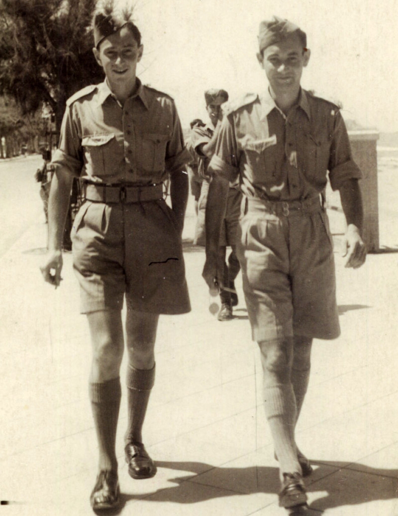 Otakar Braun s bratrem Leošem nakonec v československé jednotce na Středním východě bojovali. Na snímku v roce 1942 v Tel Avivu. Foto: Paměť národa