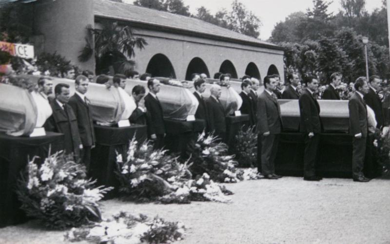 Pohřeb obětí sovětské invaze v Liberci. Foto Hannelore Kalenská