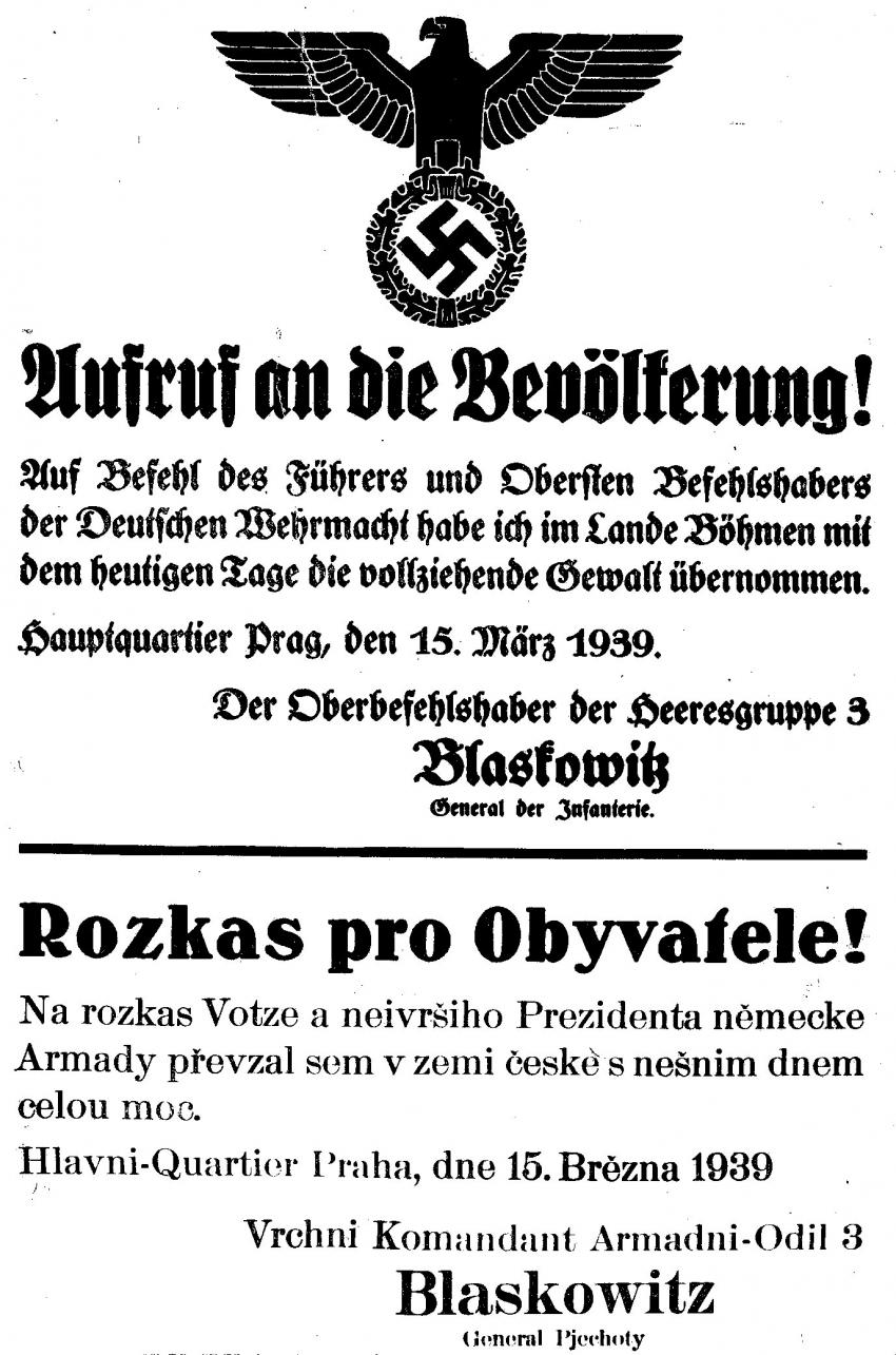 Vyhláška, kterou Němci příšernou češtinou oznamují, že převzali veškerou moc nad územím Čech a Moravy. Foto: Wikimedia Commons CC-BY-SA-4.0