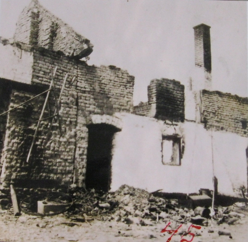 Ruina statku Švarcových. Foto: Paměť národa