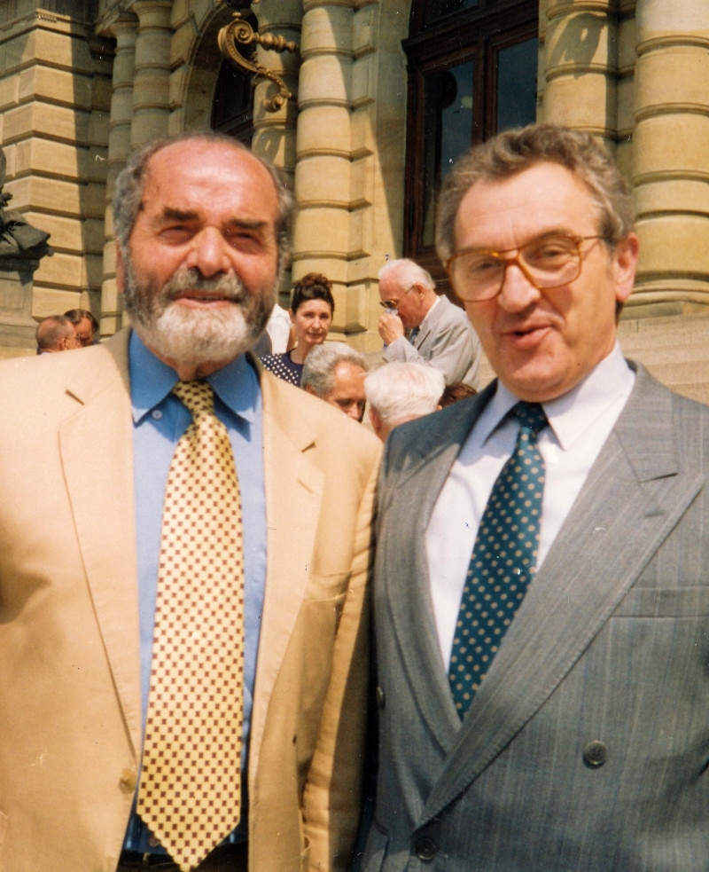 Pavel Tigrid a Vilém Prečan, díky nimž proudily do ČSSR knihy, v roce 1994. Foto: Paměť národa