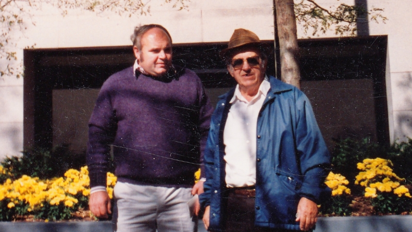 Josef Vávra se svým otcem Josefem Hasilem během návštěvy USA v roce 1993. Zdroj: Paměť národa