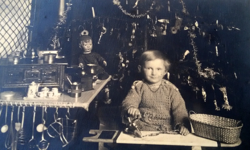 Věra Kazdová, Vánoce, asi 1925, Zdroj: archiv Věry Kazdové