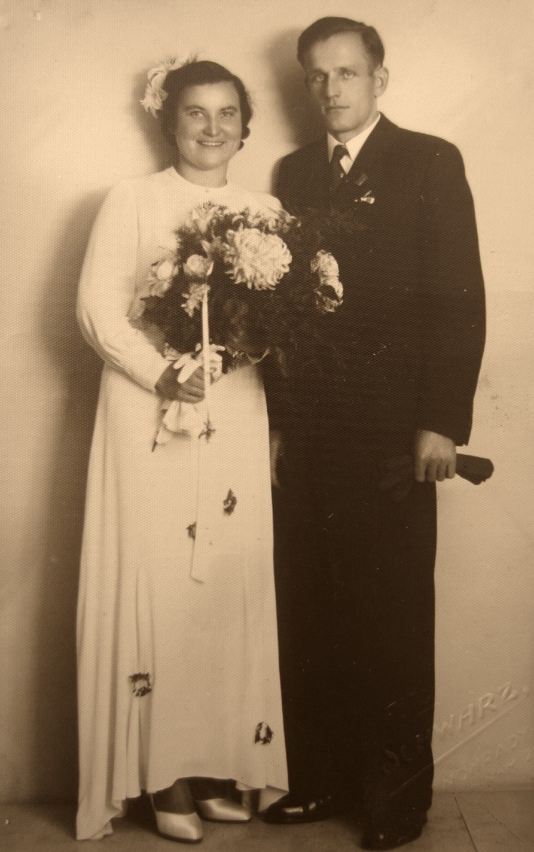 Svatební fotografie Josefy a Ludvíka Vaňkových.