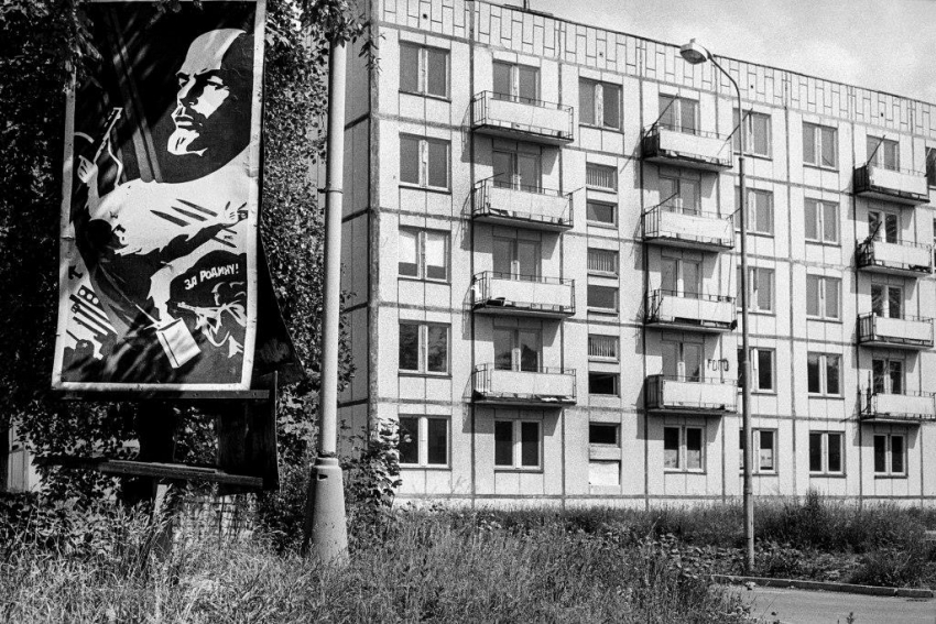 Zdevastované sovětské sídliště. Foto: Dana Kyndrová