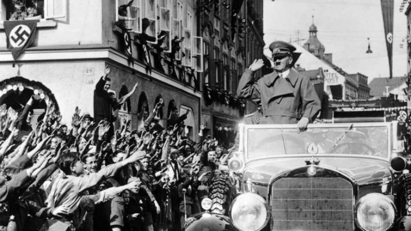 Již 3. října podnikl Adolf Hitler cestu po některých nově obsazených městech.
