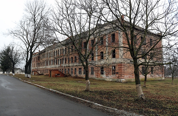 Opuštěná vojenská základna v Jarmolincích.