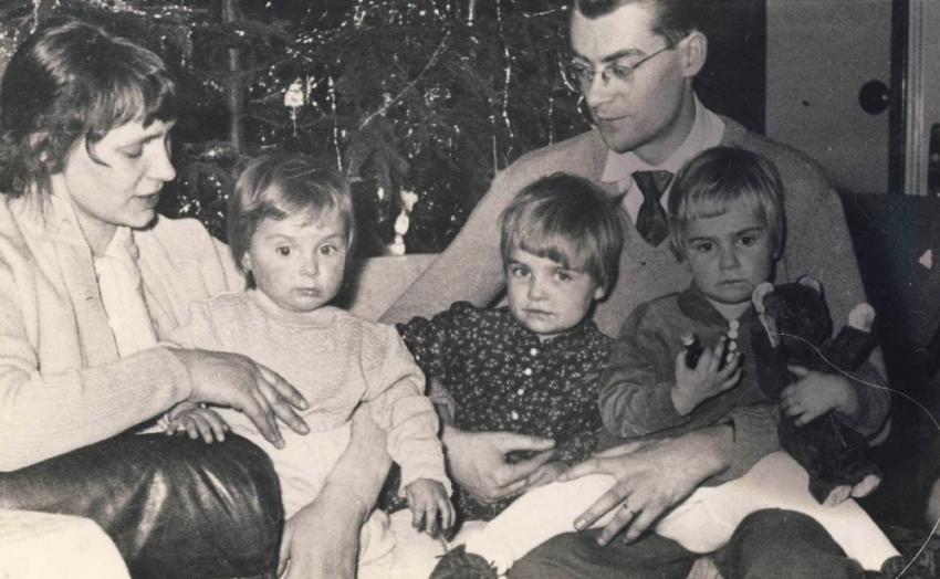 Dana a Jiří Němcovi s dcerami v roce 1959.
