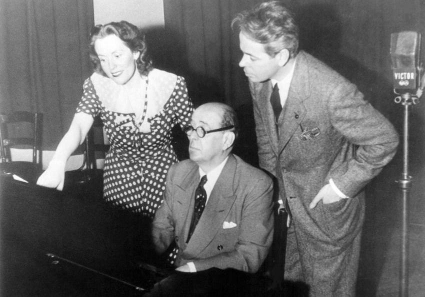 Jan Masaryk, Jarmila Novotná a Charles O'Connel ve studiu RCA při nahrávání Lidických písní v roce 1942. Foto Zámek Liteň