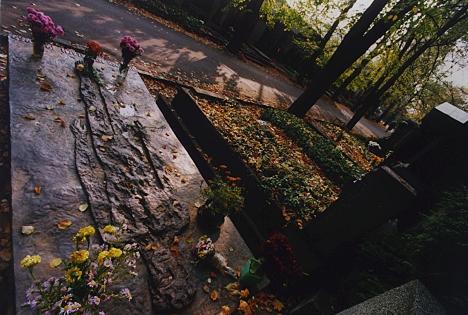 Náhrobní deska Olbrama Zoubka na Olšanských hřbitovech. Foto: Tomáš Krist
