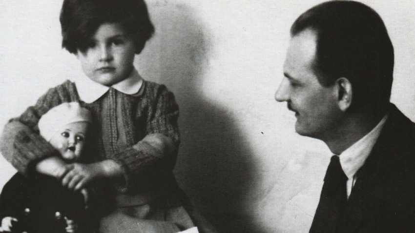 Čtyřletá Kamila s otcem Vilémem Novým v roce 1932. Foto: Paměť národa