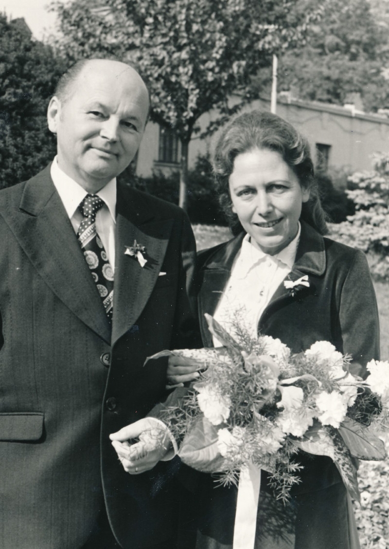 Svatba s druhým manželem Jiřím Žádníkem v roce 1979. Zdroj: Paměť národa