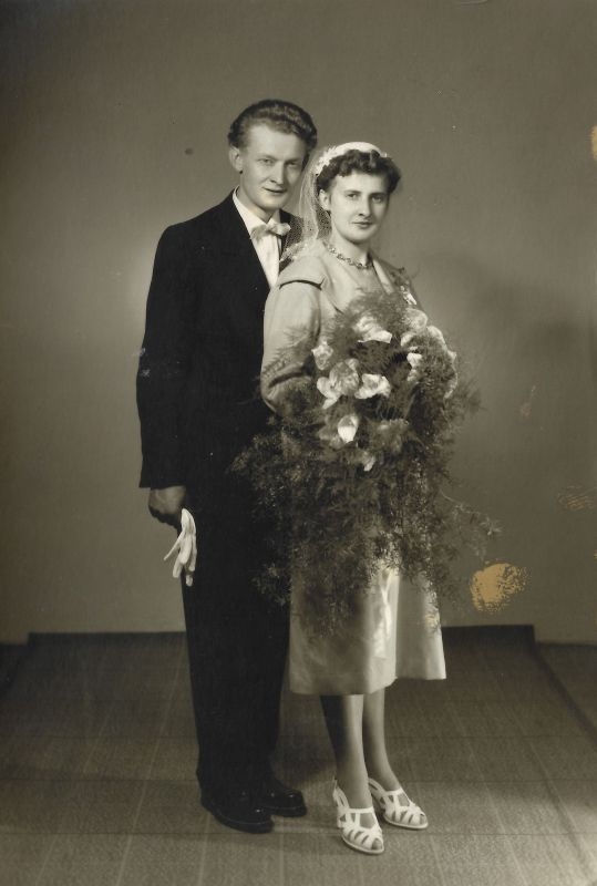 Svatební snímek Albína Blažka s manželkou Marií, říjen 1960. Zdroj:  Paměť národa / archiv pamětníka