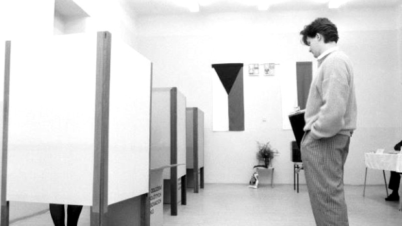 Volební místnost v červnu 1990. Foto: ČTK