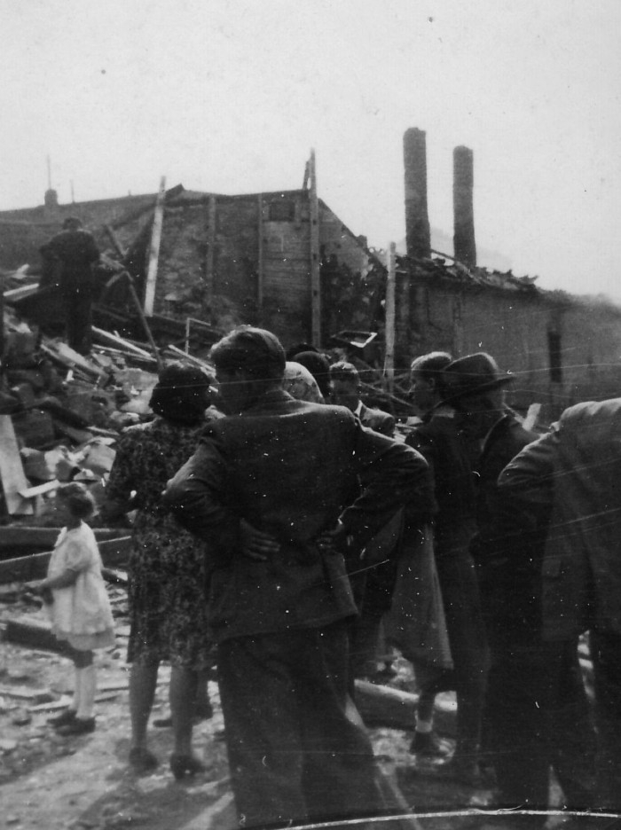 Zasažené domy v Plzni na konci války. Foto: Ida Milotová