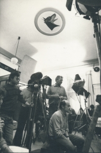 S režisérem Karlem Smyczkem při natáčení filmu Krajina s nábytkem, 1986