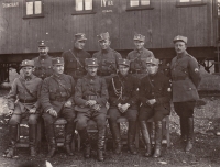 Důstojníci 3. těžkého dělostřeleckého divisiónu, srpen 1919. Zdroj: archiv pamětnice