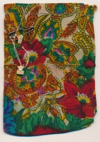 matčina taštička vyráběná v Ravensbrücku, s vězeňským číslem 