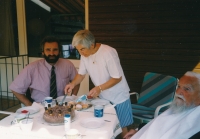 Tatínek vpravo, jeho žena v bílém, Janin bratr, Mnichov, cca 1996