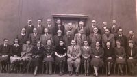 Ředitel reálného gymnázia  Marttauch, první řada uprostřed, 1942–1945