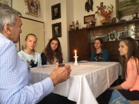 Žákovský tým natáčí rozhovor s Janem Kofroněm