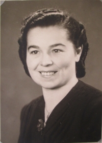 Maminka Olgy Brzákové