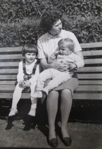 Olga Brzáková with children