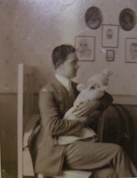 Naděžda s otcem, 1928