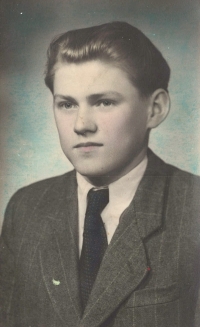 1947, pamětník ve škole