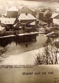 Novoročenka pro rok 1942, kterou vytvořil otec pamětnice (pohled na tehdejší Písek)