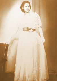 Radka Křivánková na svém prvním plesu